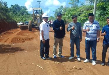 Ketua Komisi II DPRD Provinsi Jonaidi Pastikan Pembangunan Jalan Padang Capo-Empat Lawang Selesai Tahun Depan