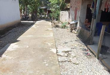 Jalan Rabat Beton di Desa Pondok Suguh