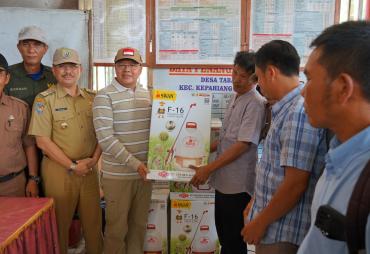 Gubernur Bengkulu Serahkan Bantuan Alsintan