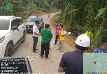 Bupati Mukomuko Tinjau Pembangunan Jalan Dari Dana Inpres