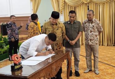 Disaksikan Gubernur Bengkulu, 18 Pelaku Usaha Pertambangan…