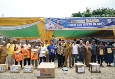 Gubernur Rohidin Gelontorkan Bantuan untuk Seluruh KUB Nelayan Di Bengkulu