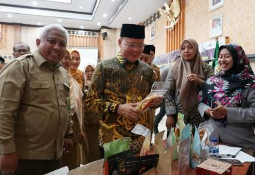 Gubernur Rohidin Konsisten Dukung Kelompok Perempuan dalam Pemanfaatan Hutan