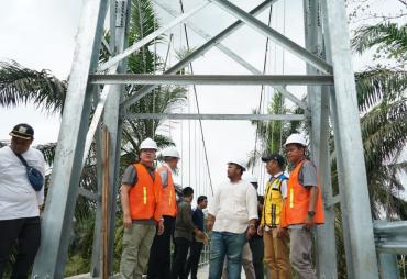 Gubernur Rohidin Bangun Jembatan Gantung Suka Bandung untuk…