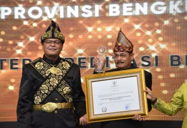 Pemprov Terima 2 Sertifikat Kelembagaan dari LAN RI