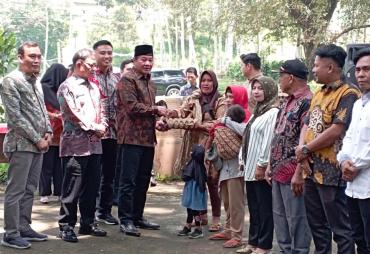 Pemkab Kepahiang Salurkan 130 Karpet Telur