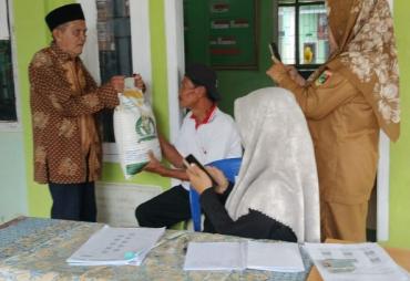 Pembagian Bantuan Sembako di Pekon Kali Miring Berjalan Lancar 