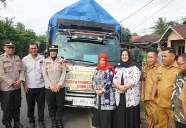 Pemkab Bengkulu Tengah Salurkan Bantuan Beras