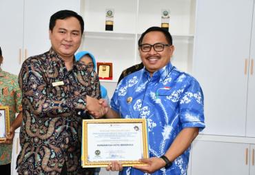 Kota Bengkulu Terima Penghargaan Kepatuhan Tinggi Dari Ombudsman RI