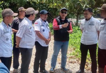 Pj Bupati Tanggamus dan Kadis BMBK Provinsi Lampung Tinjau Jalan Provinsi di Kelumbayan