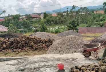 Pemdes Bandung Jaya Mengerjakan Pembanguna Polindes