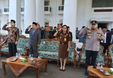 Upacara peringatan Hardiknas