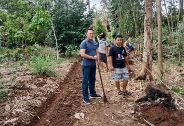 Anggota Polres Tanggamus Hibahkan Tanah untuk Jalan Umum,…