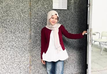 Nyanyian Sunyi dalam Bualan: Kritik Sastra atas Lagu "…