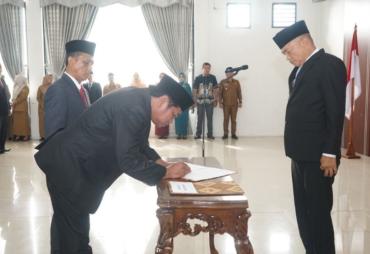 Bupati Bengkulu Tengah Rachmat Riyanto Pimpin Pelantikan…