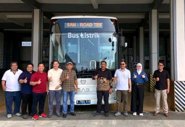 Tinjau Bus Listrik P.O SAN, Wagub Mian Dukung Trasnformasi Bus Listrik Jelang Mudik Lebaran