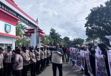 Terlibat Isu Selingkuh, Gubernur Helmi Hasan Didesak Copot…