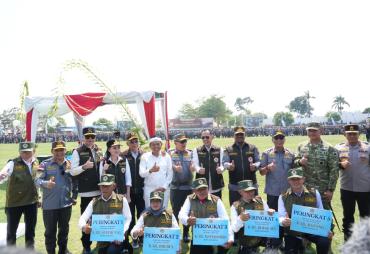 Pangdam IV/Diponegoro Hadiri Apel Akbar Satlinmas se-Jawa…
